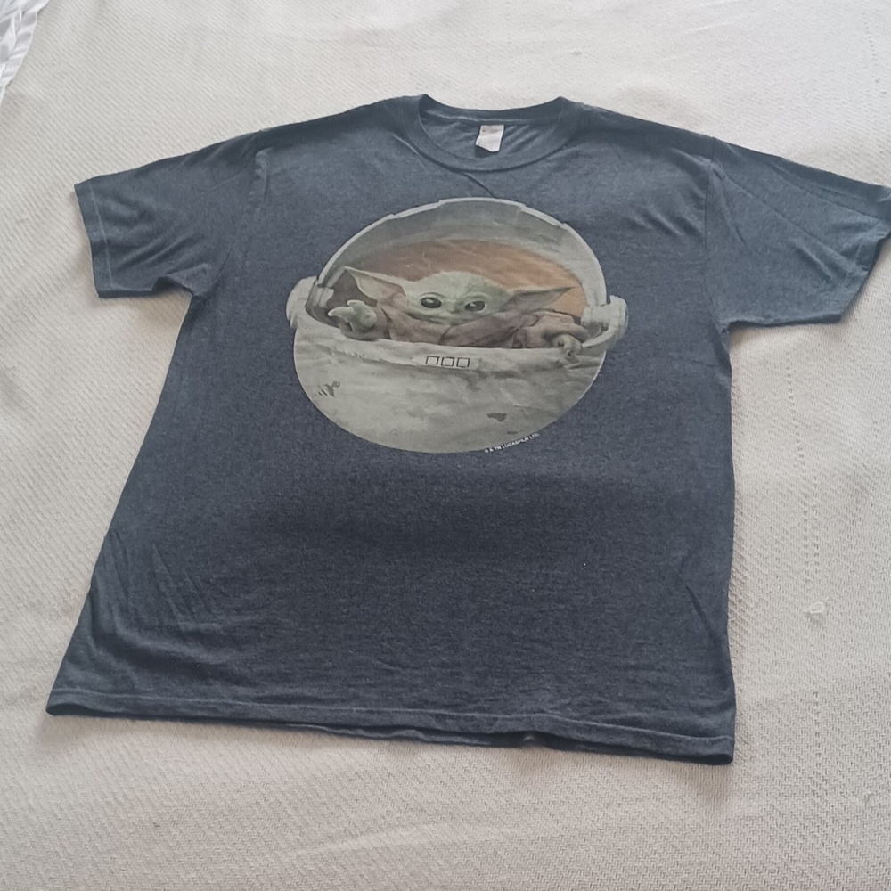 Baby Yoda Men's Med Gray T-shirt